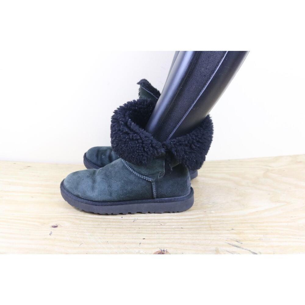 UGG Boots Womens 8 Black Suede Bailey Button II Shearling Lined Short Ankle